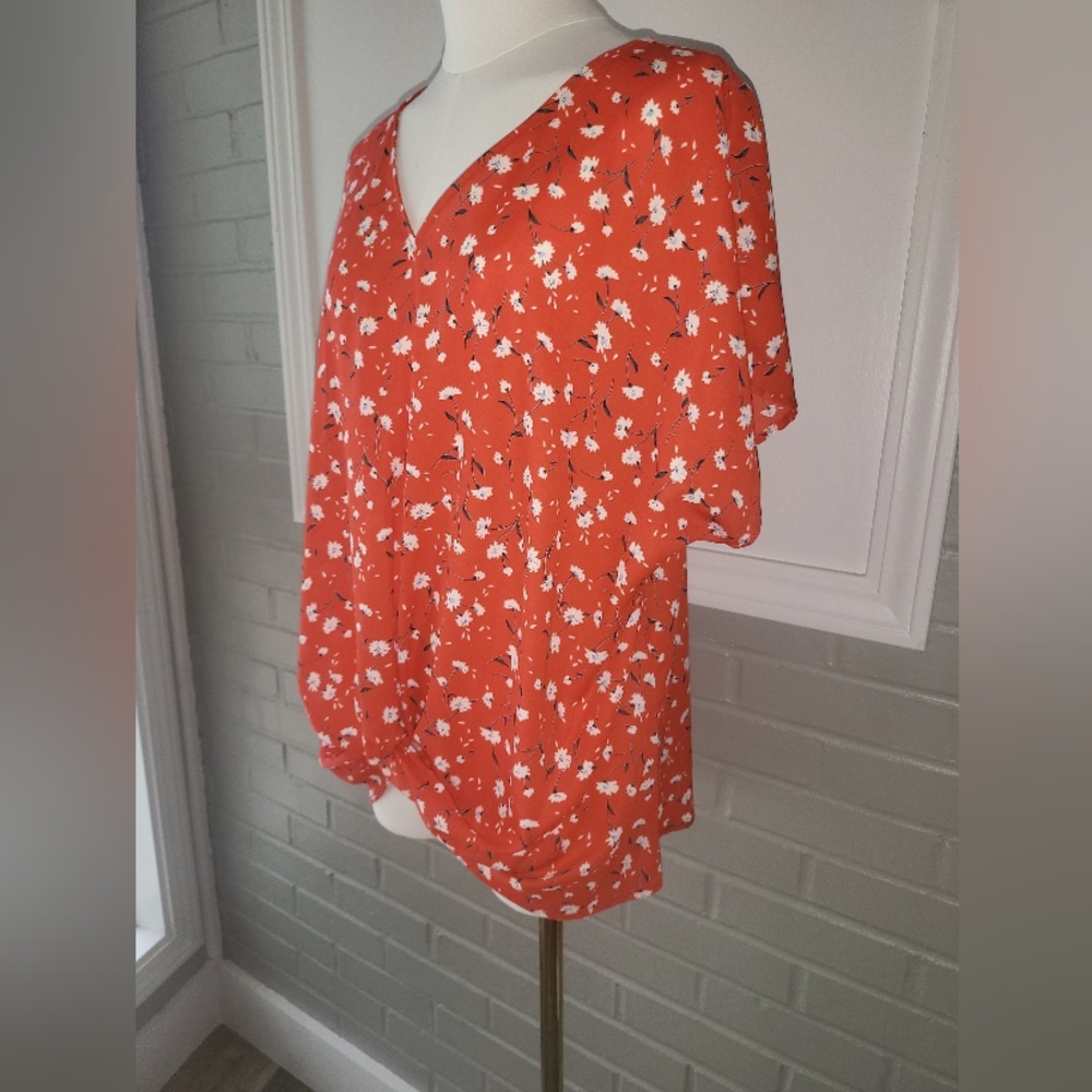 West Kei Red Floral V-Neck Blouse - Picture 2 of 5